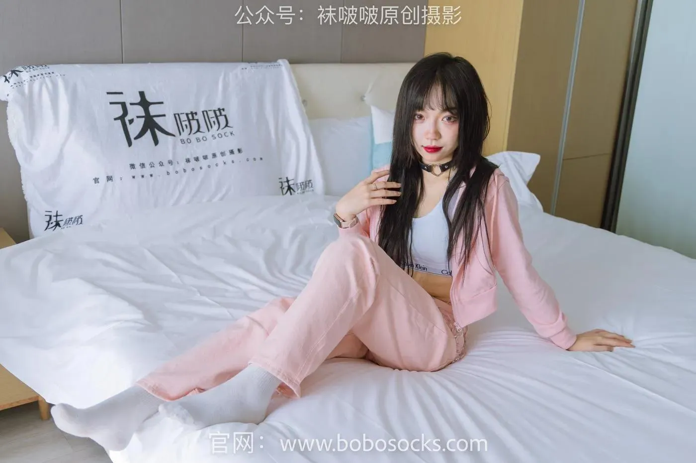 [BoBoSocks袜啵啵]NO.141 周周-运动鞋、白棉袜、裸足 [140P]插图5